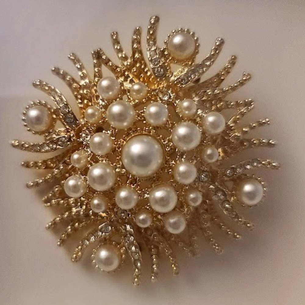 Tahari Broche New